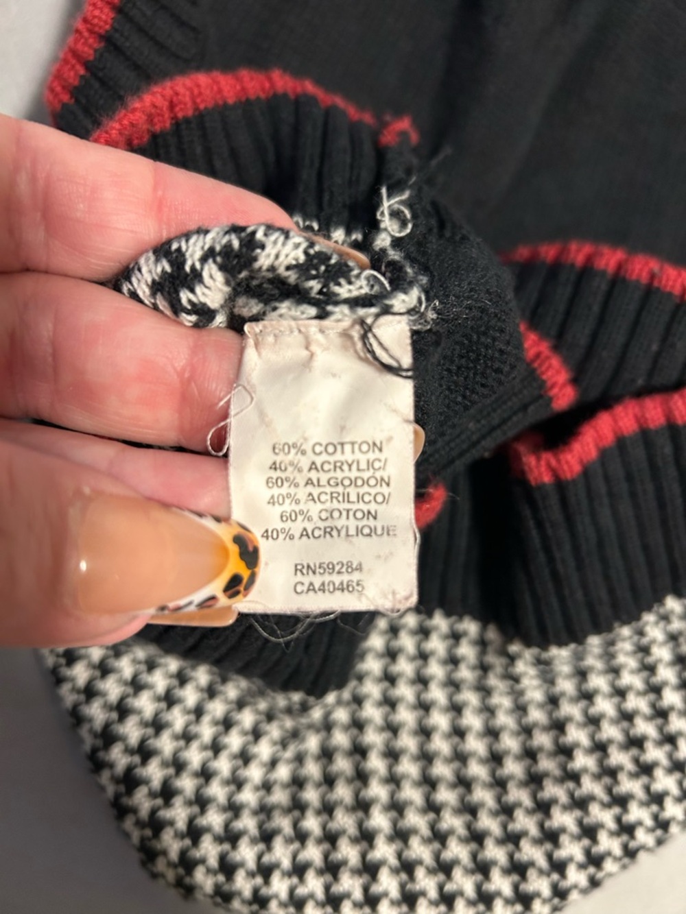 The Children's Place Black&White Houndstooth V-NeckSweaterVest w/Red Trim-size s - Picture 4 of 5